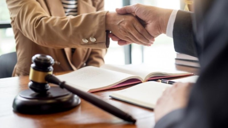 ליווי משפטי בעסקאות שונות